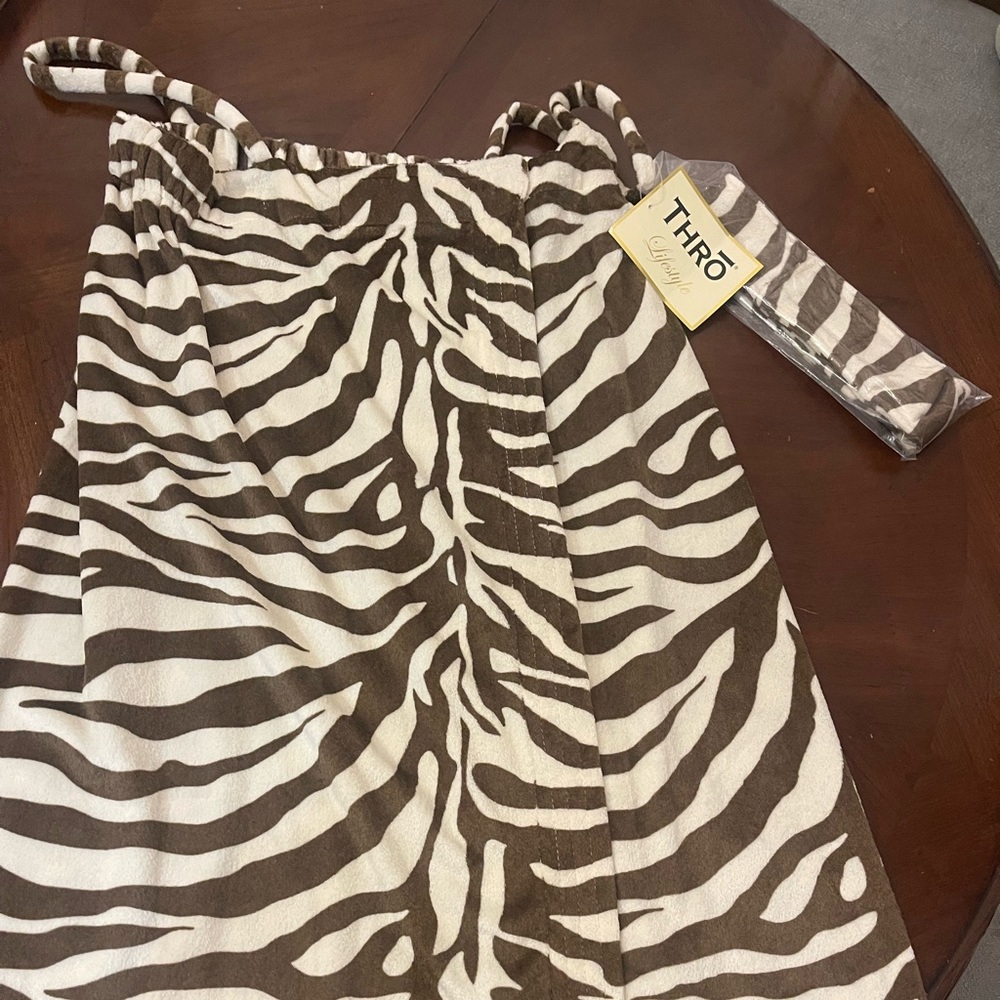 NWT women’s towel wrap with headband